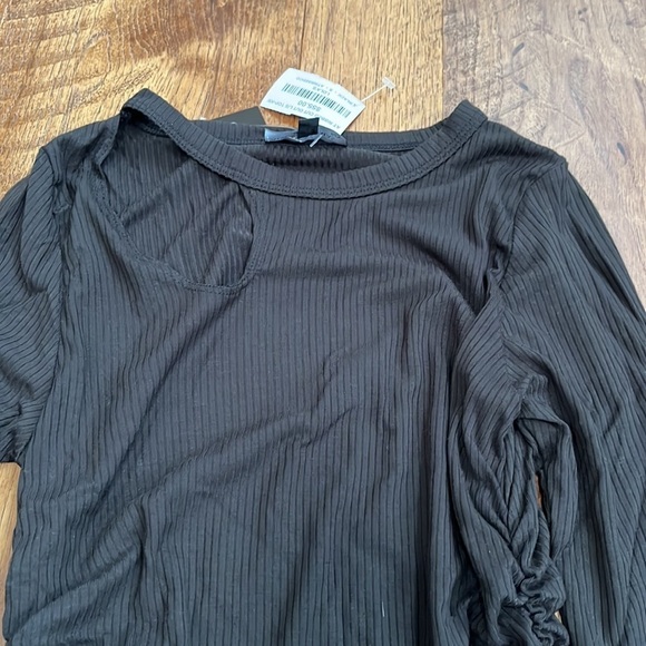 NWT Alyssa Thomas Woman’s Ribbed Cut Out Top Size S - Picture 2 of 6